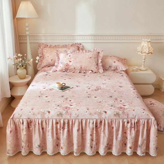91家纺网 家纺一手货源 找家纺 缦彩 2025新款100%全棉A类数码印花床裙遮丑花边床单床罩四件套 成瑾-粉