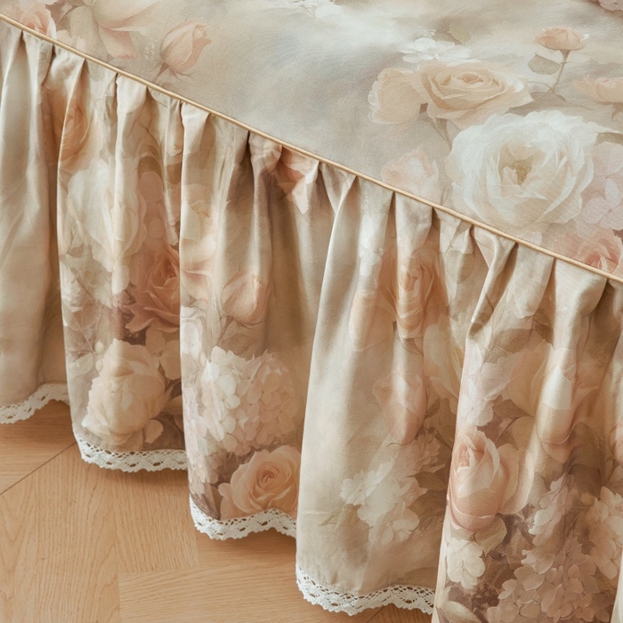 91家纺网 家纺一手货源 找家纺 缦彩 2025新款100%全棉A类数码印花床裙遮丑花边床单床罩四件套 葵樱-红