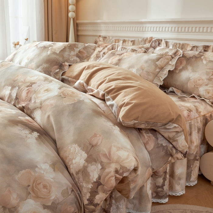 91家纺网 家纺一手货源 找家纺 缦彩 2025新款100%全棉A类数码印花床裙遮丑花边床单床罩四件套 葵樱-红