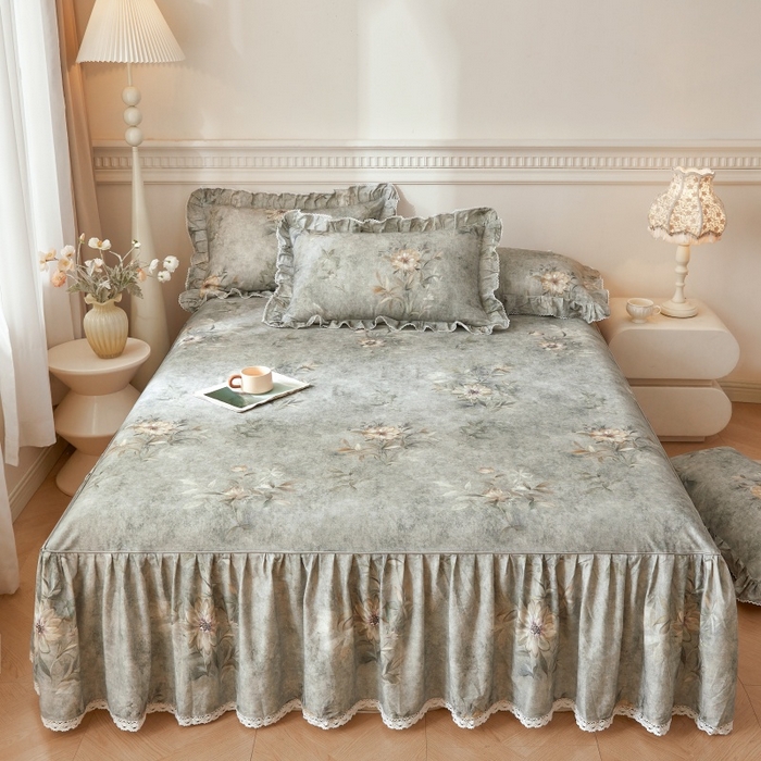 91家纺网 家纺一手货源 找家纺 缦彩 2025新款100%全棉A类数码印花床裙遮丑花边床单床罩四件套 梦境-灰