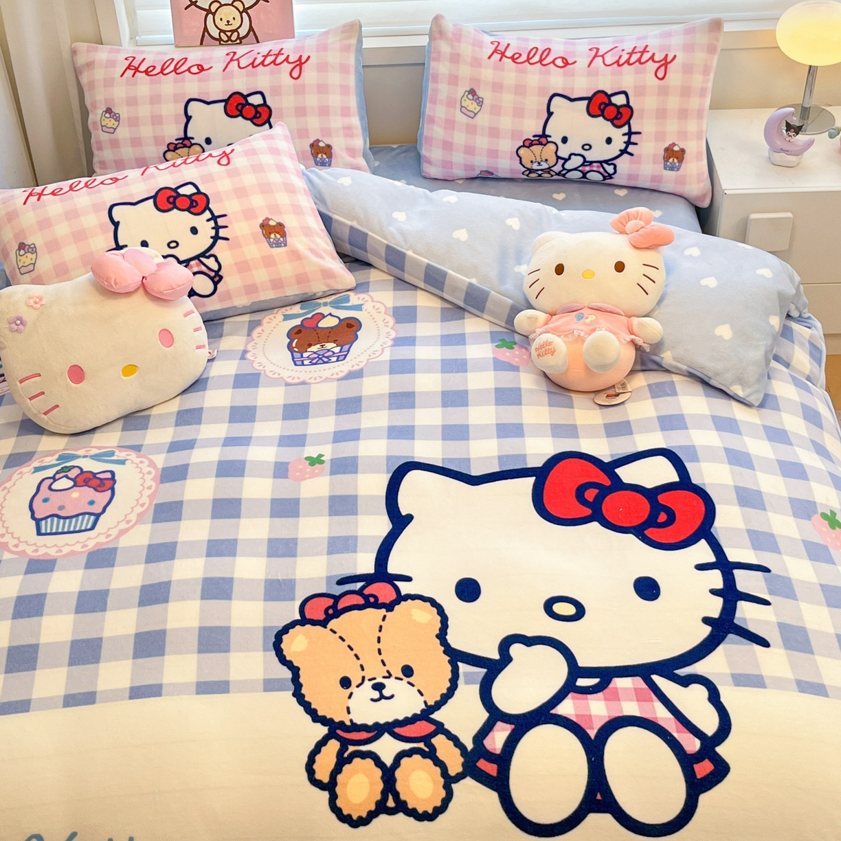 91家纺网 家纺一手货源 找家纺 暮思家居 2025新款正版授权三丽鸥大阪数码印花高克重加厚保暖牛奶绒四件套 绒大阪-格子KT