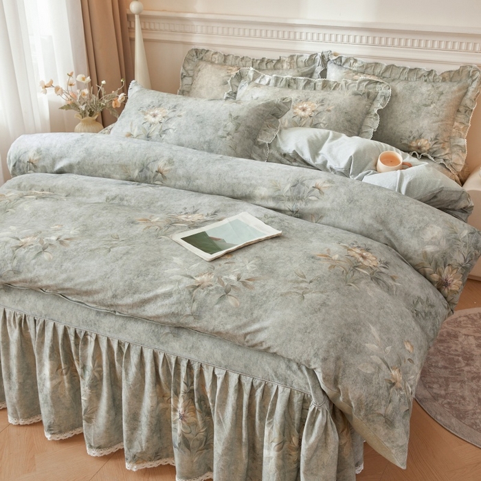 91家纺网 家纺一手货源 找家纺 缦彩 2025新款100%全棉A类数码印花床裙遮丑花边床单床罩四件套 梦境-灰