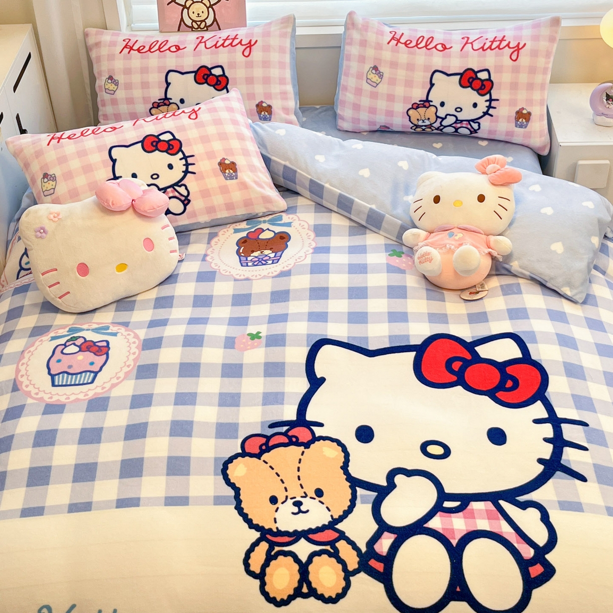 91家纺网 家纺一手货源 找家纺 暮思家居 2025新款正版授权三丽鸥大阪数码印花高克重加厚保暖牛奶绒四件套 绒大阪-格子KT