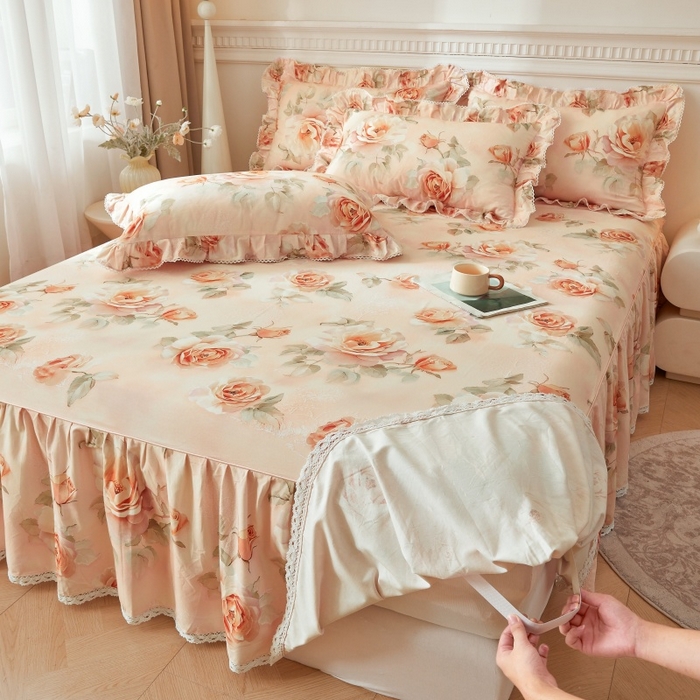 91家纺网 家纺一手货源 找家纺 缦彩 2025新款100%全棉A类数码印花床裙遮丑花边床单床罩四件套 圣托里尼-玉色