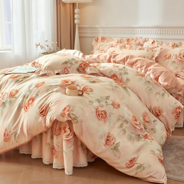 91家纺网 家纺一手货源 找家纺 缦彩 2025新款100%全棉A类数码印花床裙遮丑花边床单床罩四件套 圣托里尼-玉色