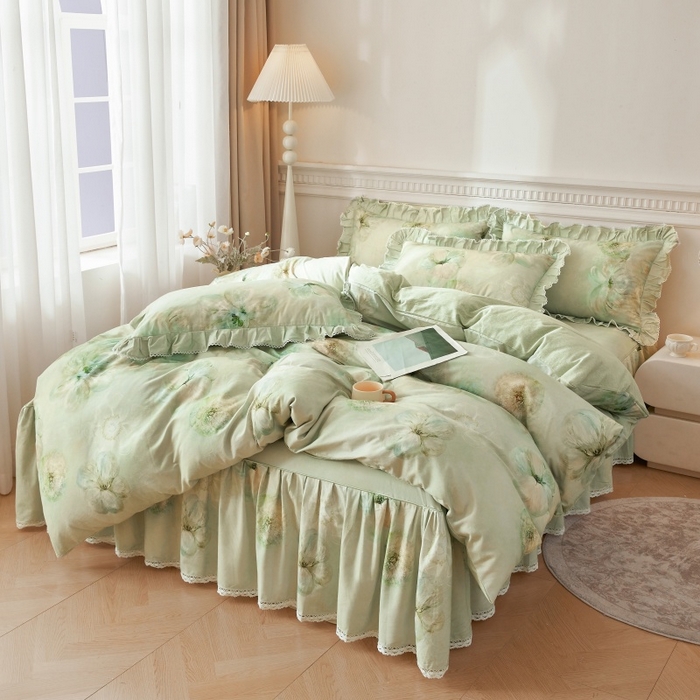 91家纺网 家纺一手货源 找家纺 缦彩 2025新款100%全棉A类数码印花床裙遮丑花边床单床罩四件套 绽蔓