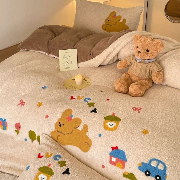 91家纺网 家纺一手货源 找家纺 川悦生活 2025新款泰迪绒毛巾绣卡通四件套 狗仔派对