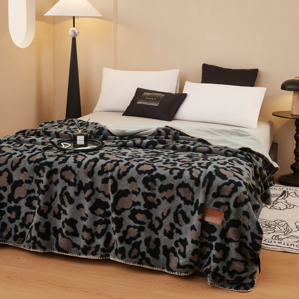 91家纺网 家纺一手货源 找家纺 悦织湾家纺 2025新款双层仿羊绒毛毯羊驼绒盖毯绵仿羊绒毯子轻奢印花被子毯子加厚保暖冬季跨境专供 仿羊绒-宝莉豹点