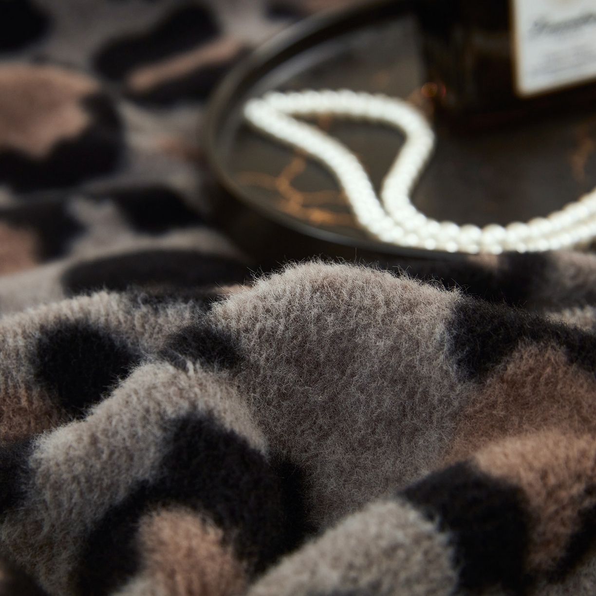 91家纺网 家纺一手货源 找家纺 悦织湾家纺 2025新款双层仿羊绒毛毯羊驼绒盖毯绵仿羊绒毯子轻奢印花被子毯子加厚保暖冬季跨境专供 仿羊绒-宝莉豹点