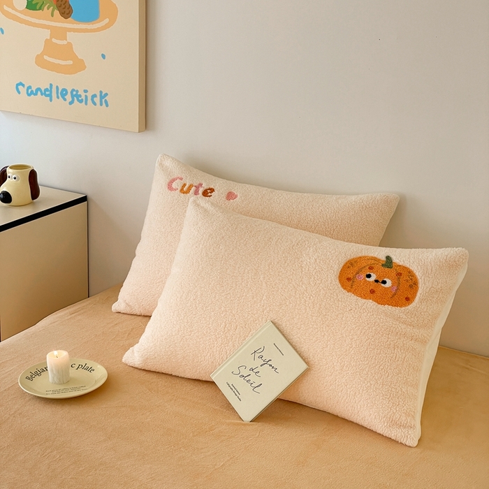 91家纺网 家纺一手货源 找家纺 川悦生活 2025新款泰迪绒毛巾绣卡通四件套 怪味南瓜