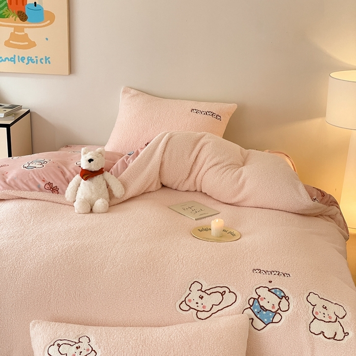 91家纺网 家纺一手货源 找家纺 川悦生活 2025新款泰迪绒毛巾绣卡通四件套 好梦小狗