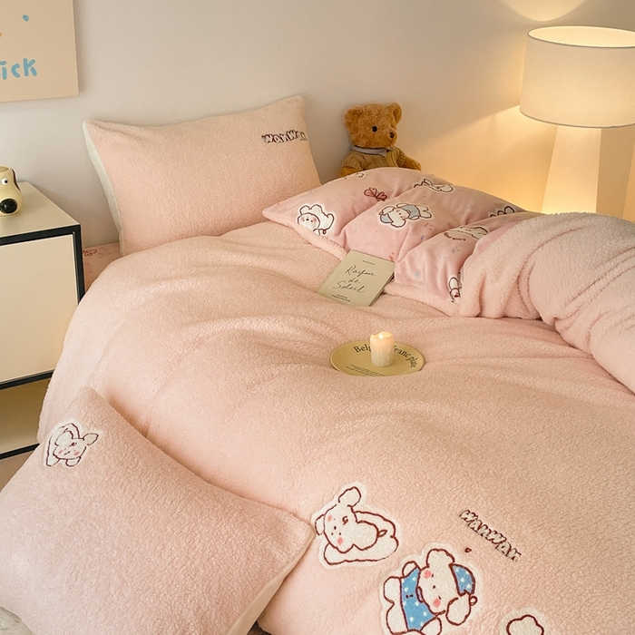 91家纺网 家纺一手货源 找家纺 川悦生活 2025新款泰迪绒毛巾绣卡通四件套 好梦小狗