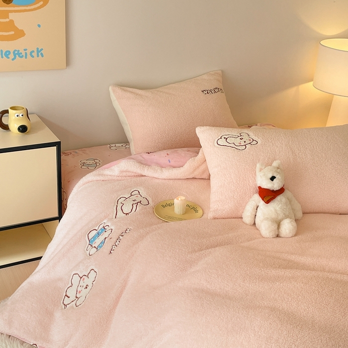 91家纺网 家纺一手货源 找家纺 川悦生活 2025新款泰迪绒毛巾绣卡通四件套 好梦小狗