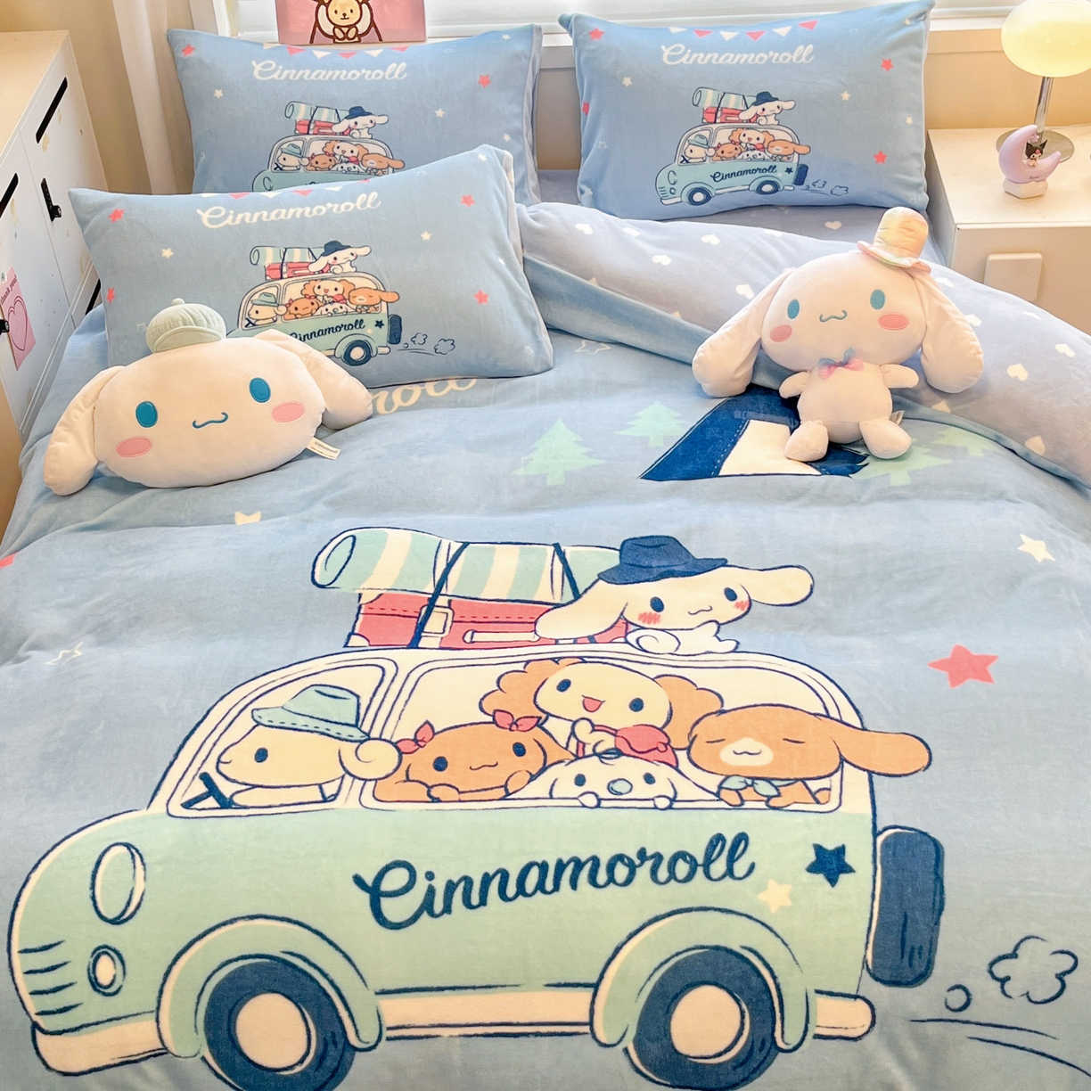 91家纺网 家纺一手货源 找家纺 暮思家居 2025新款正版授权三丽鸥大阪数码印花高克重加厚保暖牛奶绒四件套 绒大阪-伙伴玉桂狗