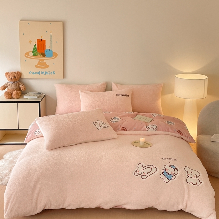 91家纺网 家纺一手货源 找家纺 川悦生活 2025新款泰迪绒毛巾绣卡通四件套 好梦小狗