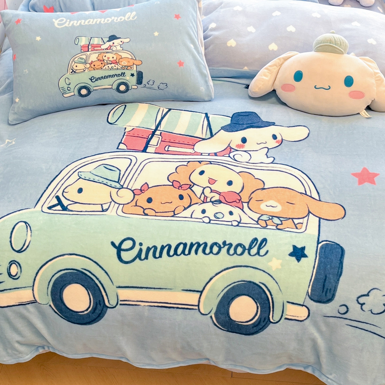 91家纺网 家纺一手货源 找家纺 暮思家居 2025新款正版授权三丽鸥大阪数码印花高克重加厚保暖牛奶绒四件套 绒大阪-伙伴玉桂狗