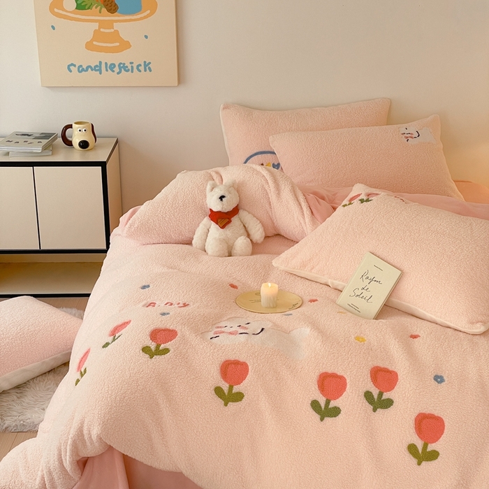 91家纺网 家纺一手货源 找家纺 川悦生活 2025新款泰迪绒毛巾绣卡通四件套 花田兔宝