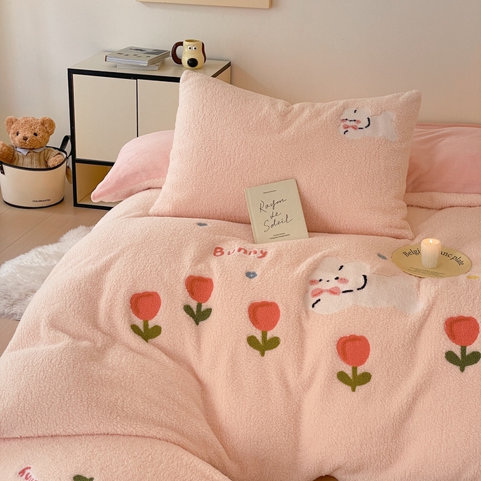 91家纺网 家纺一手货源 找家纺 川悦生活 2025新款泰迪绒毛巾绣卡通四件套 花田兔宝