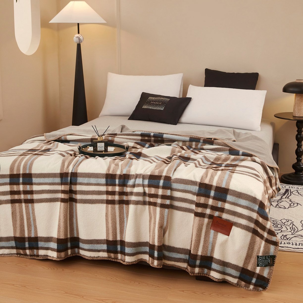 91家纺网 家纺一手货源 找家纺 悦织湾家纺 2025新款双层仿羊绒毛毯羊驼绒盖毯绵仿羊绒毯子轻奢印花被子毯子加厚保暖冬季跨境专供 仿羊绒-宝莉格白