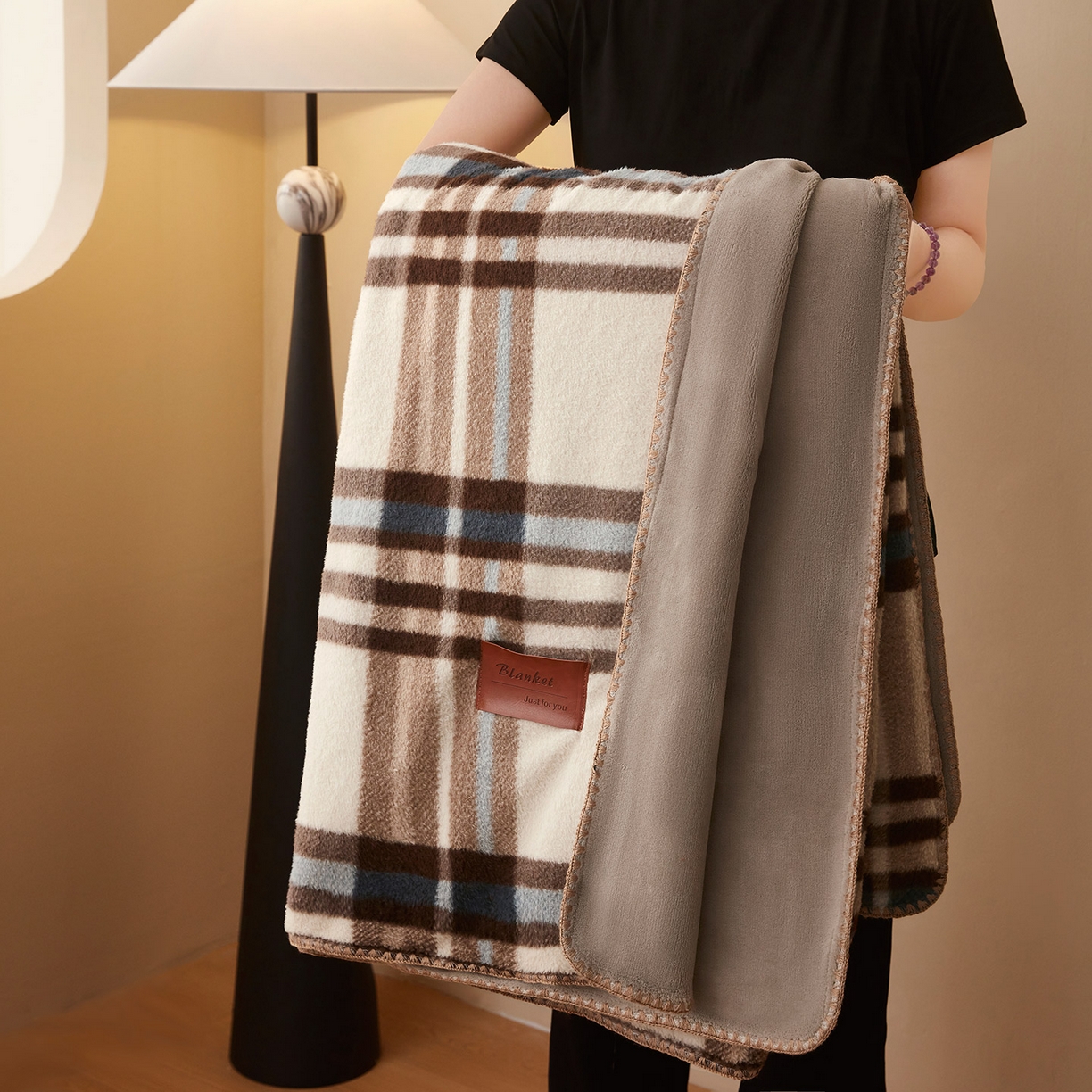 91家纺网 家纺一手货源 找家纺 悦织湾家纺 2025新款双层仿羊绒毛毯羊驼绒盖毯绵仿羊绒毯子轻奢印花被子毯子加厚保暖冬季跨境专供 仿羊绒-宝莉格白