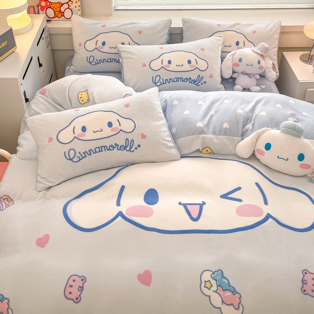 91家纺网 家纺一手货源 找家纺 暮思家居 2025新款正版授权三丽鸥大阪数码印花高克重加厚保暖牛奶绒四件套 绒大阪-开心玉桂狗