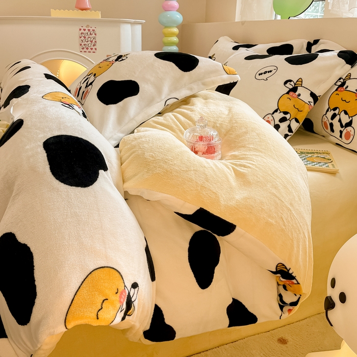 91家纺网 家纺一手货源 找家纺 眠博士 2025新款烂花牛奶绒印花牛奶绒加厚保暖简单款四件套 简单款-奶牛宝贝