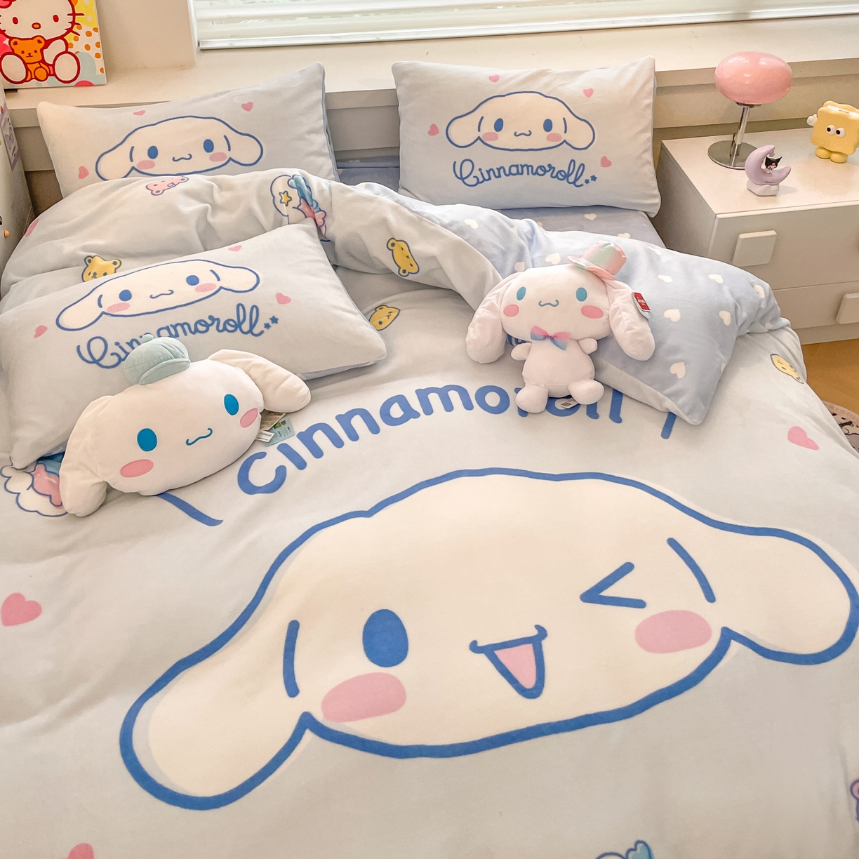 91家纺网 家纺一手货源 找家纺 暮思家居 2025新款正版授权三丽鸥大阪数码印花高克重加厚保暖牛奶绒四件套 绒大阪-开心玉桂狗