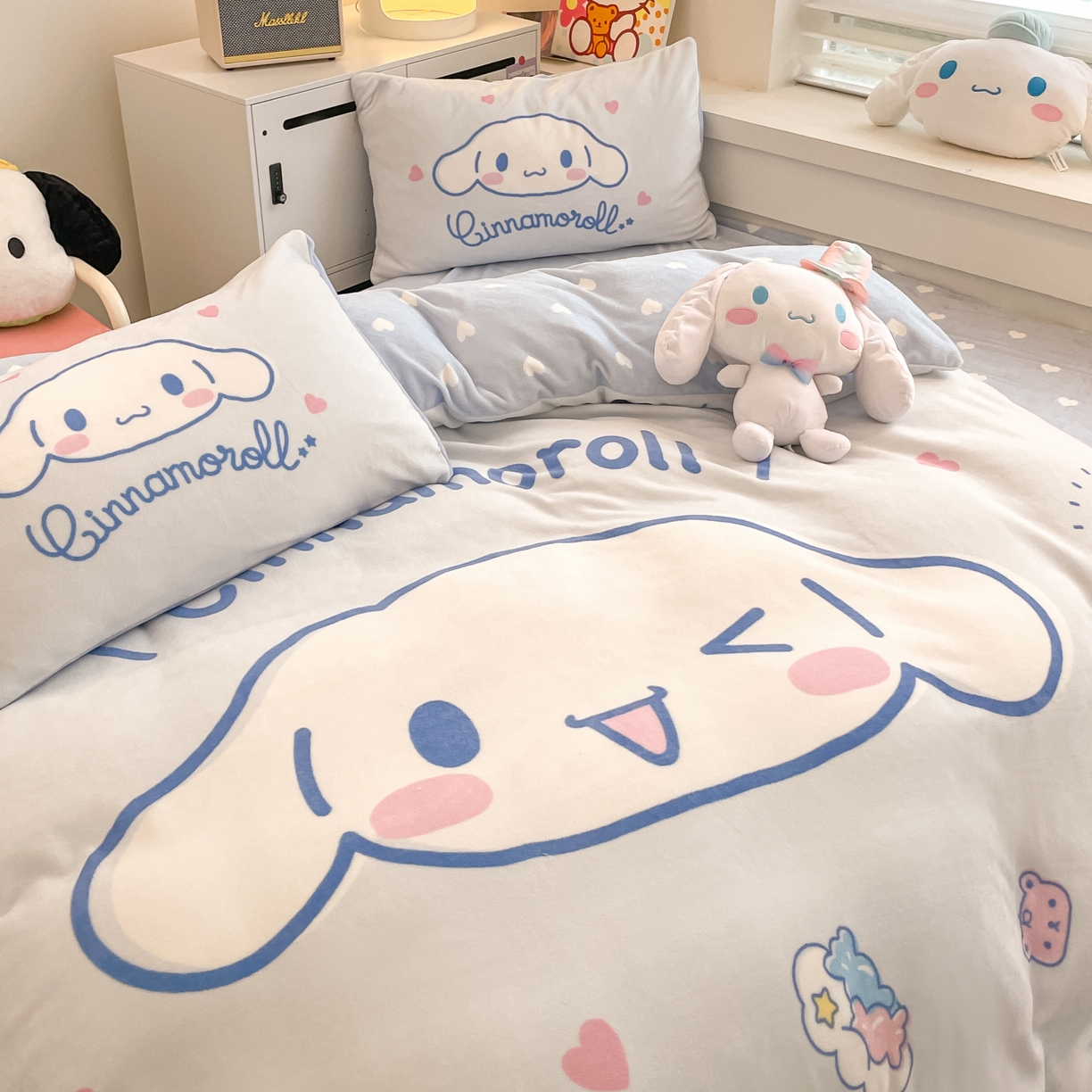 91家纺网 家纺一手货源 找家纺 暮思家居 2025新款正版授权三丽鸥大阪数码印花高克重加厚保暖牛奶绒四件套 绒大阪-开心玉桂狗