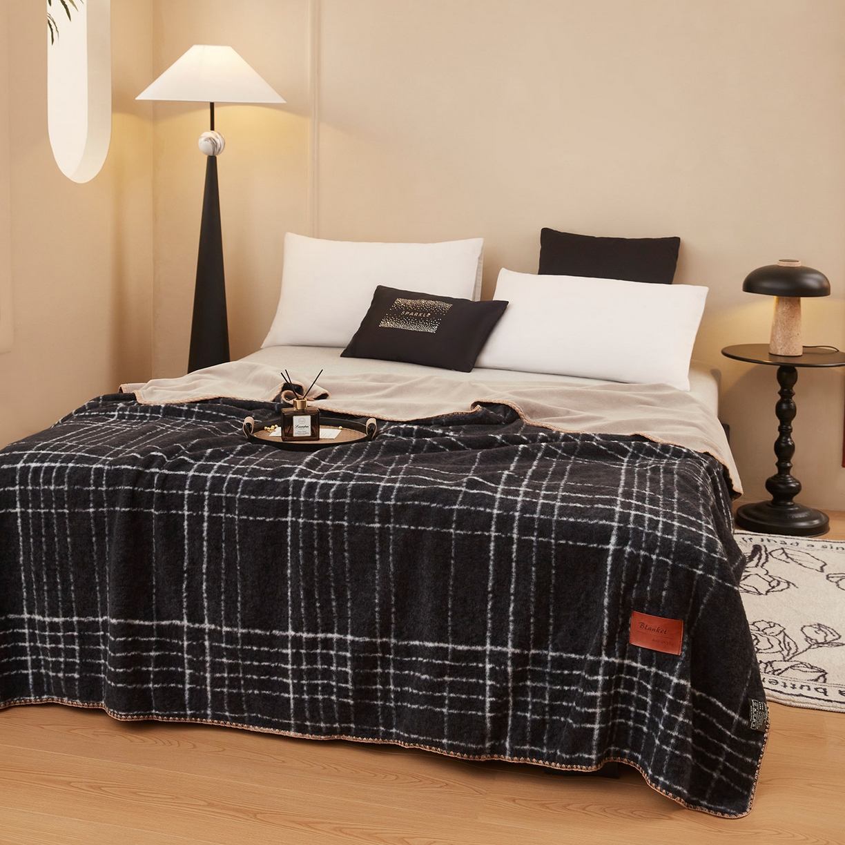 91家纺网 家纺一手货源 找家纺 悦织湾家纺 2025新款双层仿羊绒毛毯羊驼绒盖毯绵仿羊绒毯子轻奢印花被子毯子加厚保暖冬季跨境专供 仿羊绒-宝莉黑白