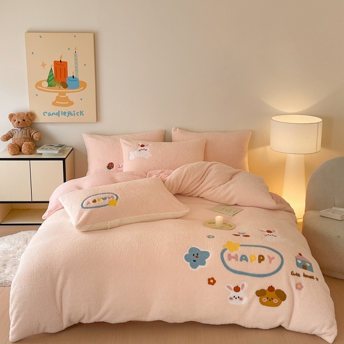 91家纺网 家纺一手货源 找家纺 川悦生活 2025新款泰迪绒毛巾绣卡通四件套 趣味萌宅