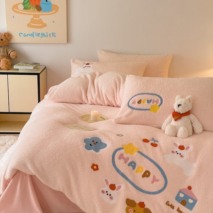 91家纺网 家纺一手货源 找家纺 川悦生活 2025新款泰迪绒毛巾绣卡通四件套 趣味萌宅