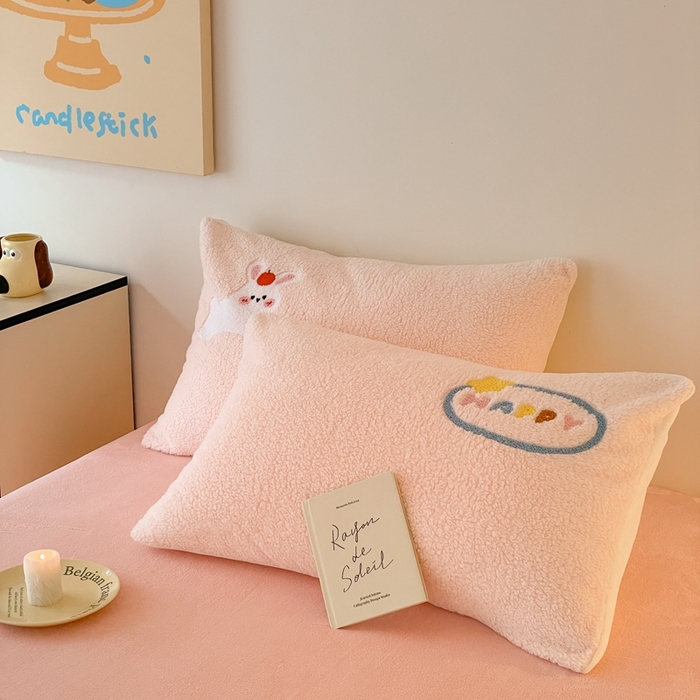 91家纺网 家纺一手货源 找家纺 川悦生活 2025新款泰迪绒毛巾绣卡通四件套 趣味萌宅