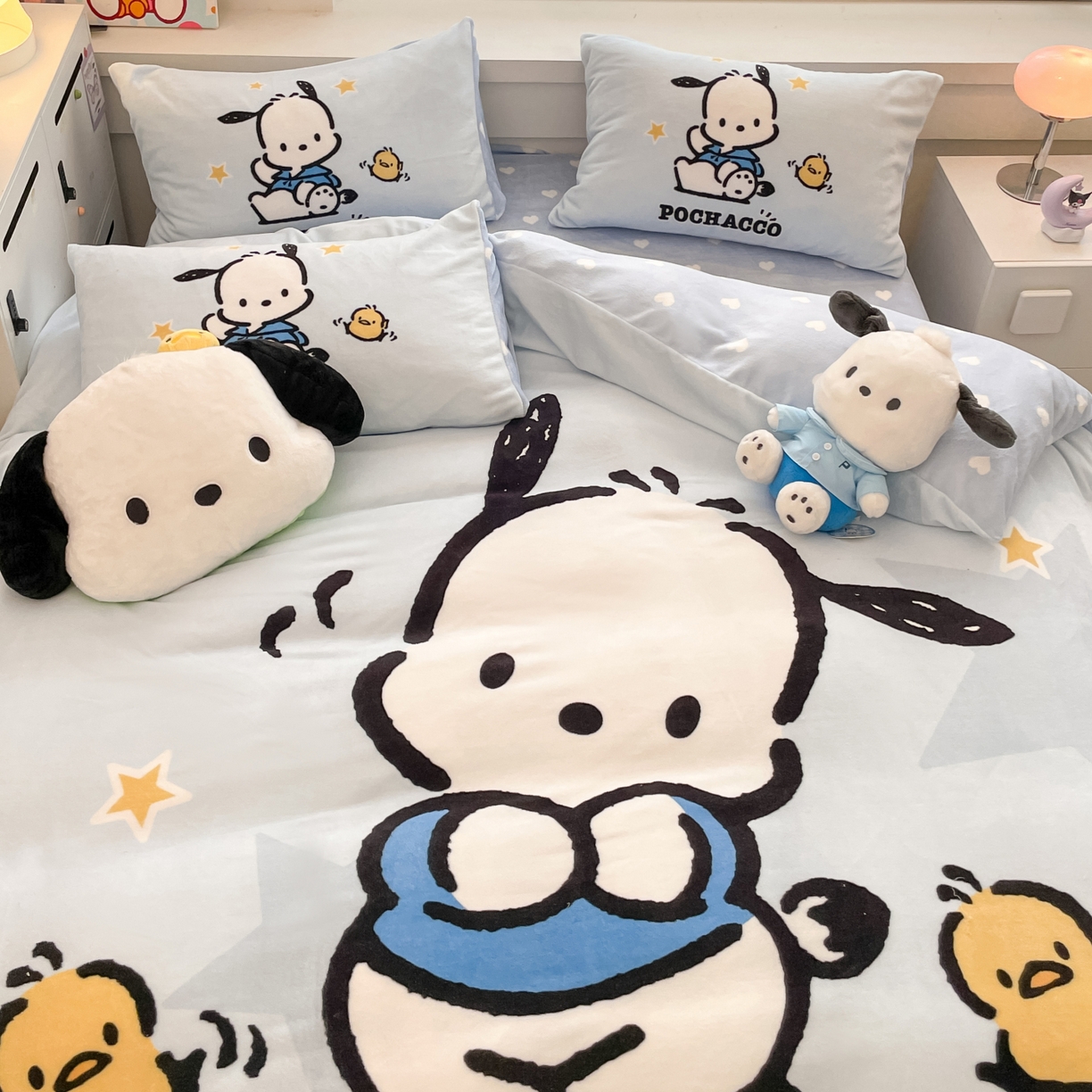 91家纺网 家纺一手货源 找家纺 暮思家居 2025新款正版授权三丽鸥大阪数码印花高克重加厚保暖牛奶绒四件套 绒大阪-可爱帕恰狗