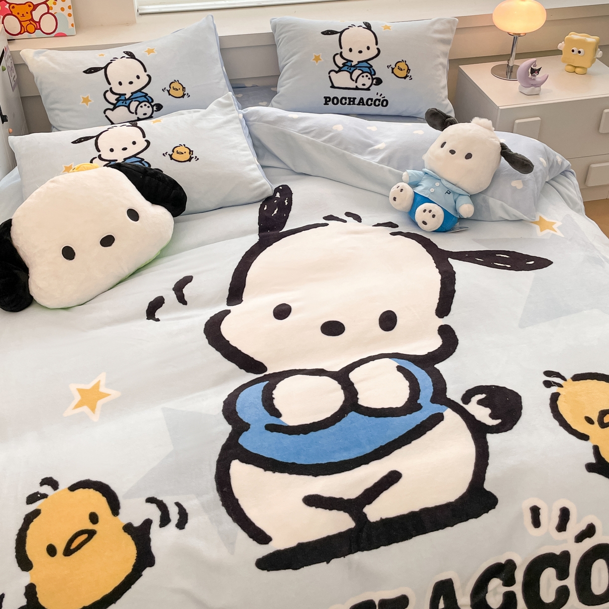 91家纺网 家纺一手货源 找家纺 暮思家居 2025新款正版授权三丽鸥大阪数码印花高克重加厚保暖牛奶绒四件套 绒大阪-可爱帕恰狗