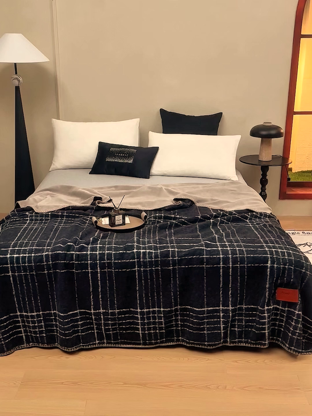 91家纺网 家纺一手货源 找家纺 悦织湾家纺 2025新款双层仿羊绒毛毯羊驼绒盖毯绵仿羊绒毯子轻奢印花被子毯子加厚保暖冬季跨境专供 仿羊绒-宝莉黑白