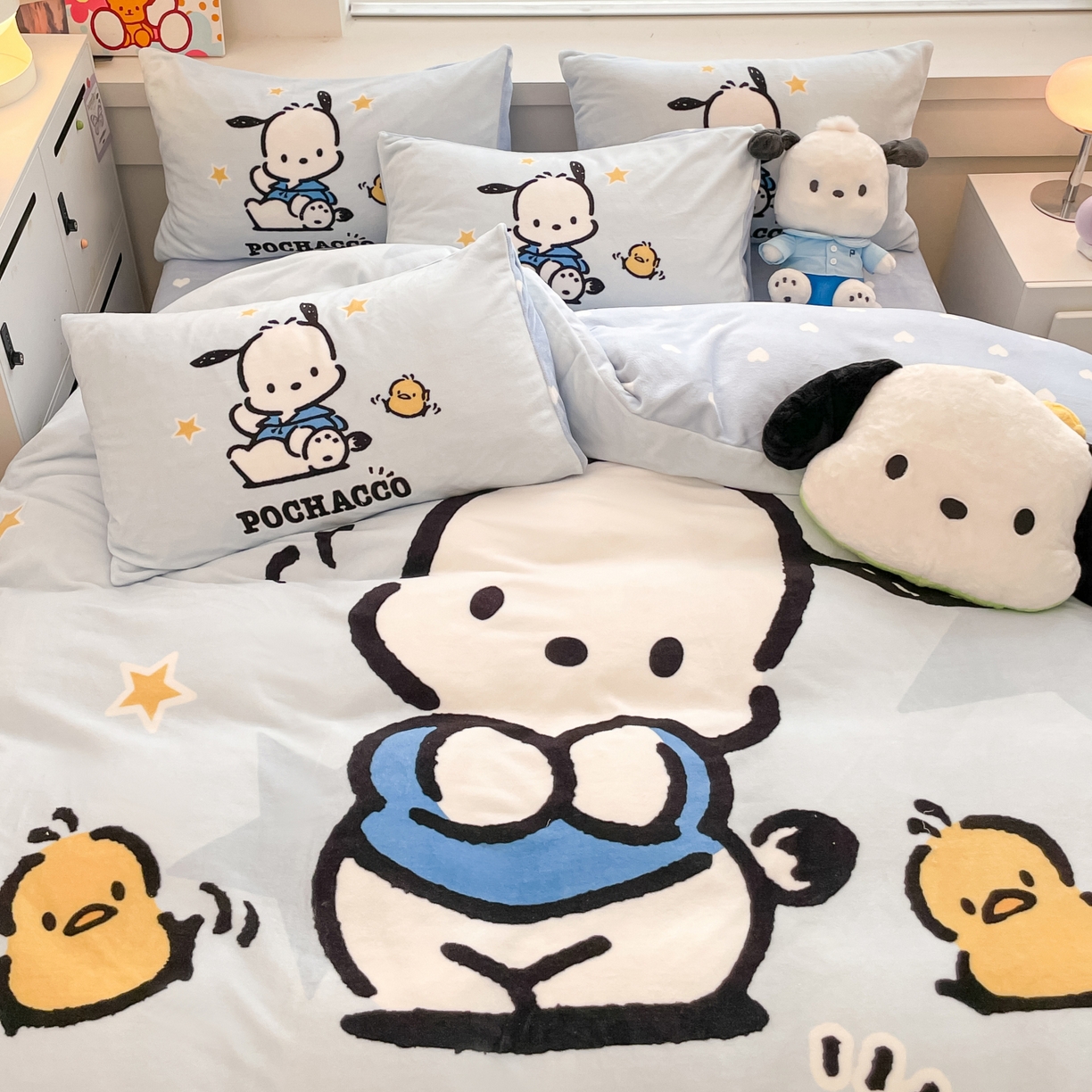 91家纺网 家纺一手货源 找家纺 暮思家居 2025新款正版授权三丽鸥大阪数码印花高克重加厚保暖牛奶绒四件套 绒大阪-可爱帕恰狗