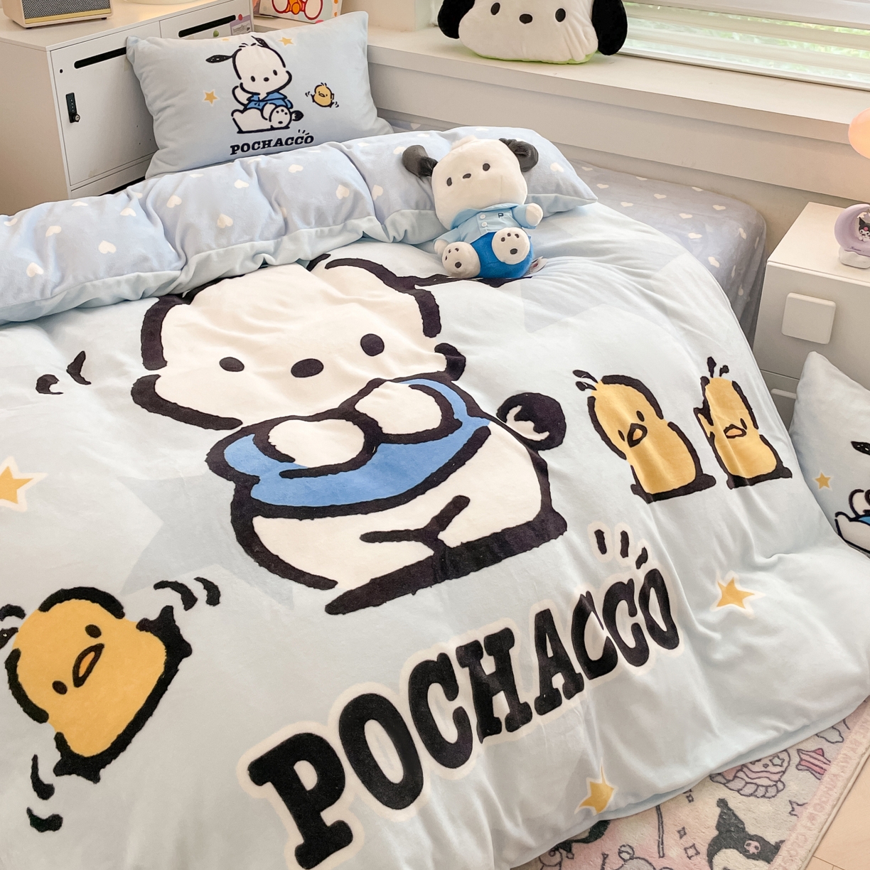 91家纺网 家纺一手货源 找家纺 暮思家居 2025新款正版授权三丽鸥大阪数码印花高克重加厚保暖牛奶绒四件套 绒大阪-可爱帕恰狗