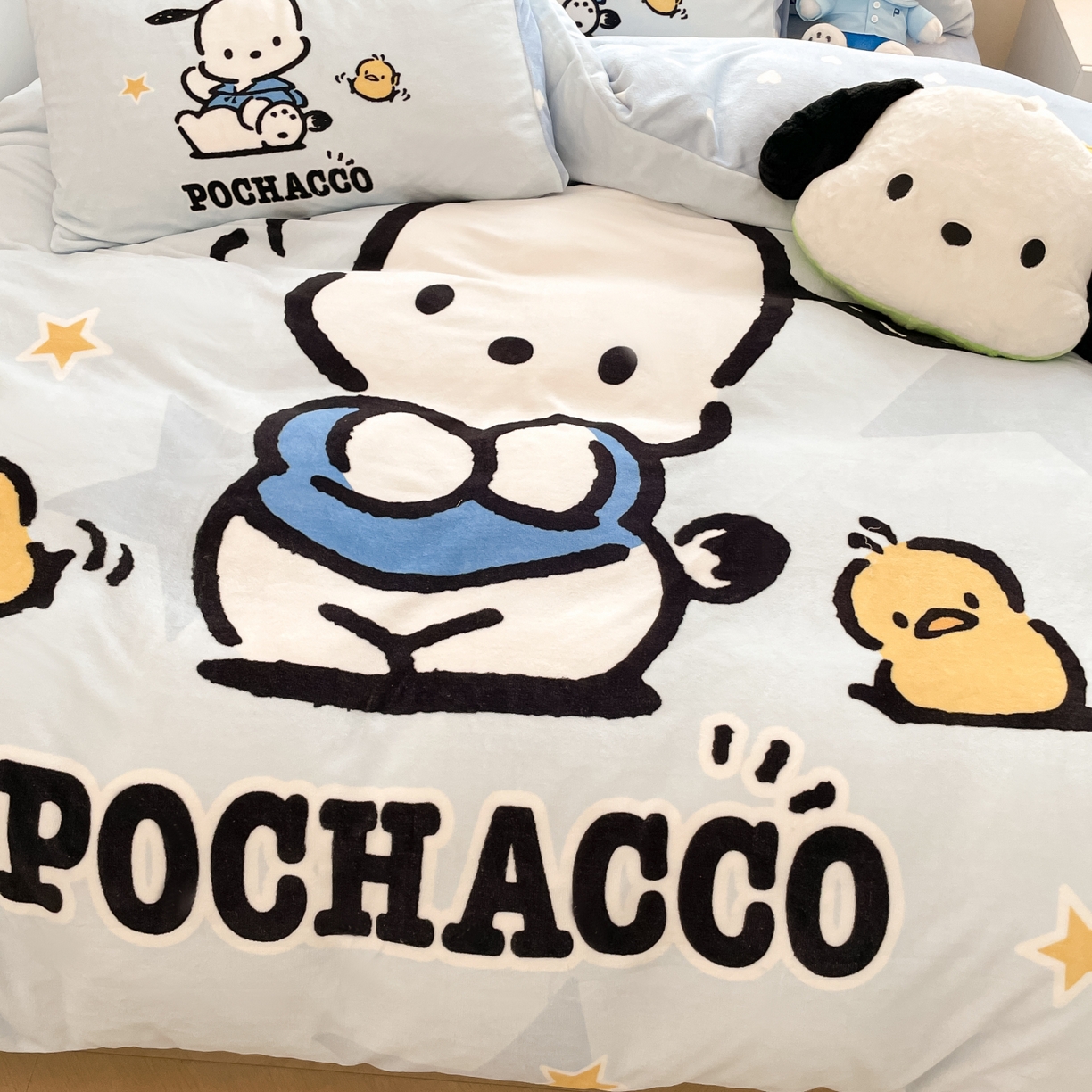 91家纺网 家纺一手货源 找家纺 暮思家居 2025新款正版授权三丽鸥大阪数码印花高克重加厚保暖牛奶绒四件套 绒大阪-可爱帕恰狗