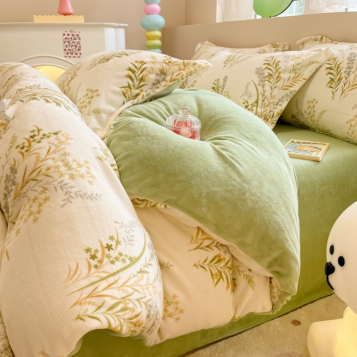 91家纺网 家纺一手货源 找家纺 眠博士 2025新款烂花牛奶绒印花牛奶绒加厚保暖简单款四件套 简单款-青叶飘逸-绿