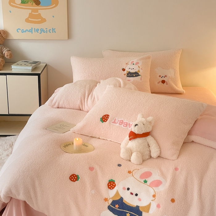 91家纺网 家纺一手货源 找家纺 川悦生活 2025新款泰迪绒毛巾绣卡通四件套 甜蜜兔妮