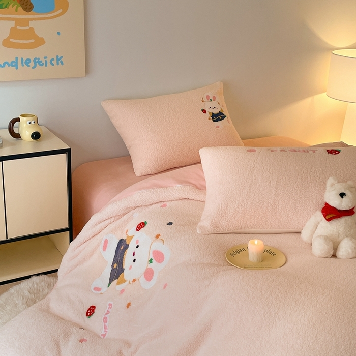 91家纺网 家纺一手货源 找家纺 川悦生活 2025新款泰迪绒毛巾绣卡通四件套 甜蜜兔妮