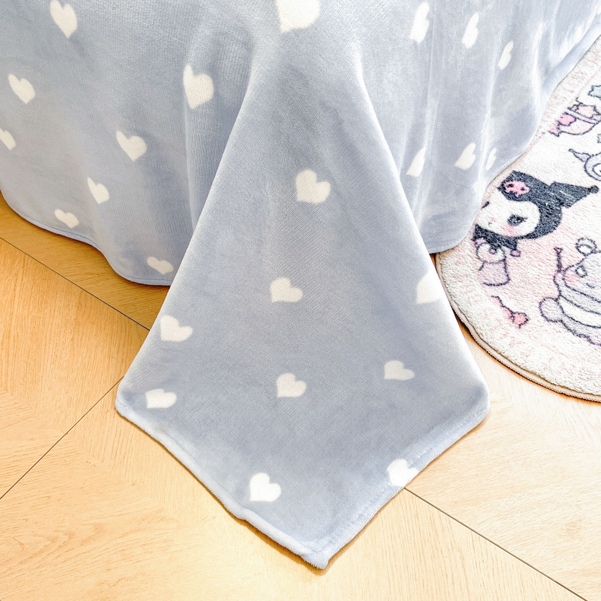 91家纺网 家纺一手货源 找家纺 暮思家居 2025新款正版授权三丽鸥大阪数码印花高克重加厚保暖牛奶绒四件套 绒大阪-快乐玉桂狗