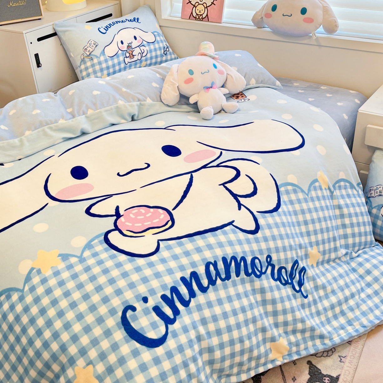 91家纺网 家纺一手货源 找家纺 暮思家居 2025新款正版授权三丽鸥大阪数码印花高克重加厚保暖牛奶绒四件套 绒大阪-快乐玉桂狗