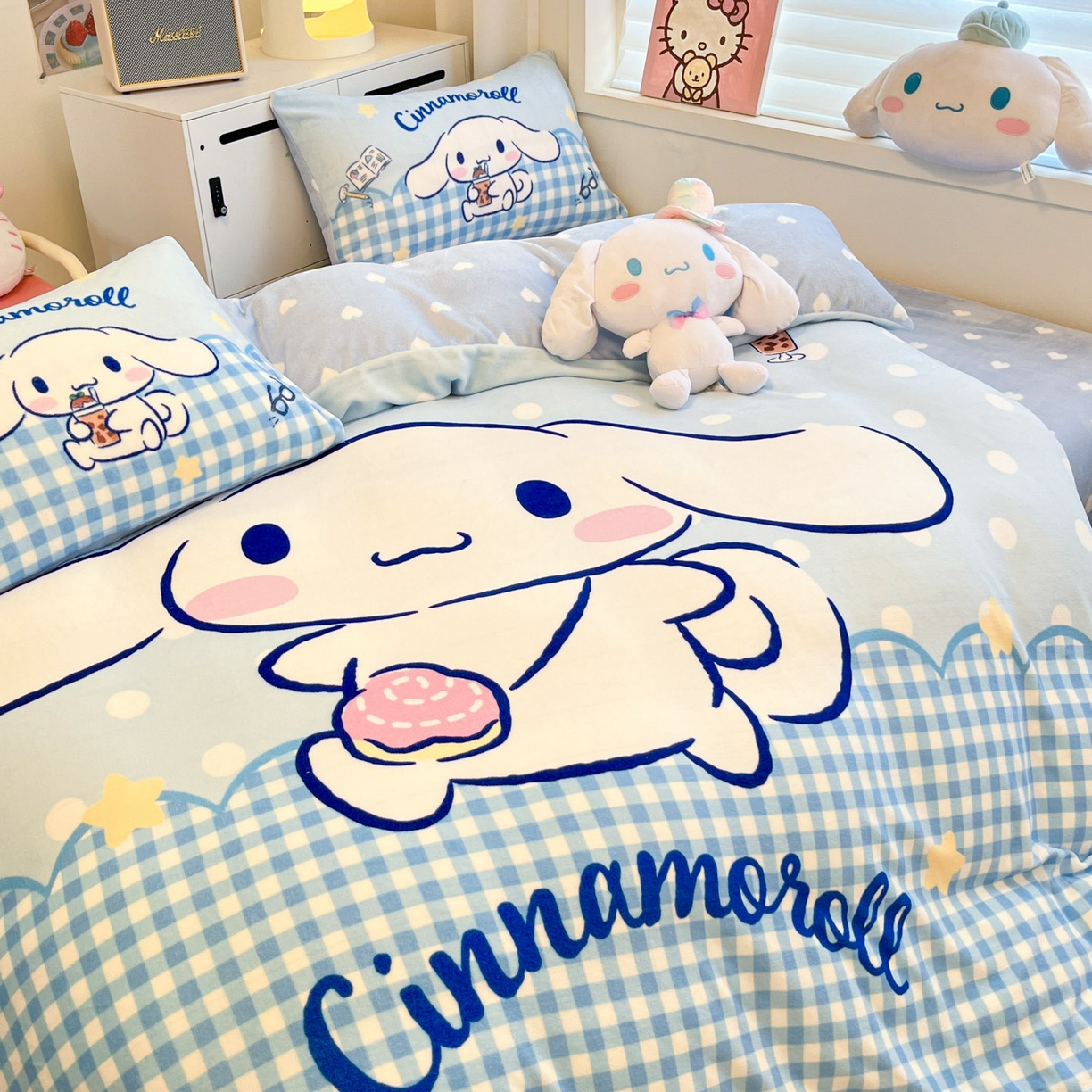 91家纺网 家纺一手货源 找家纺 暮思家居 2025新款正版授权三丽鸥大阪数码印花高克重加厚保暖牛奶绒四件套 绒大阪-快乐玉桂狗