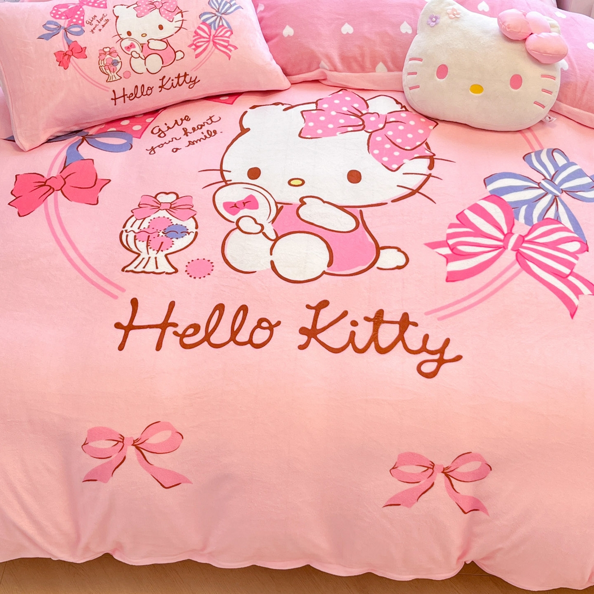 91家纺网 家纺一手货源 找家纺 暮思家居 2025新款正版授权三丽鸥大阪数码印花高克重加厚保暖牛奶绒四件套 绒大阪-美美KT