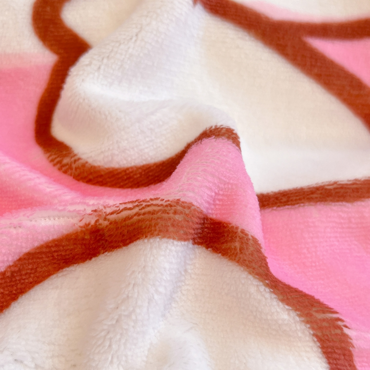 91家纺网 家纺一手货源 找家纺 暮思家居 2025新款正版授权三丽鸥大阪数码印花高克重加厚保暖牛奶绒四件套 绒大阪-美美KT