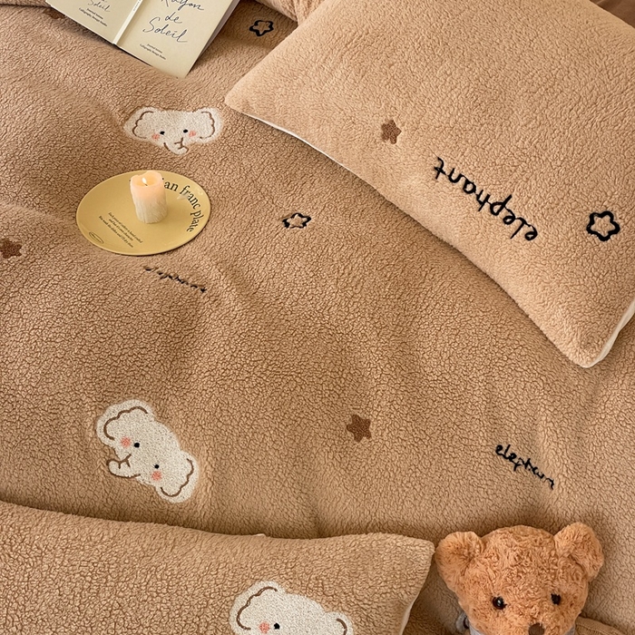 91家纺网 家纺一手货源 找家纺 川悦生活 2025新款泰迪绒毛巾绣卡通四件套 星空小象