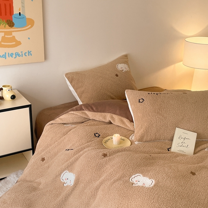 91家纺网 家纺一手货源 找家纺 川悦生活 2025新款泰迪绒毛巾绣卡通四件套 星空小象