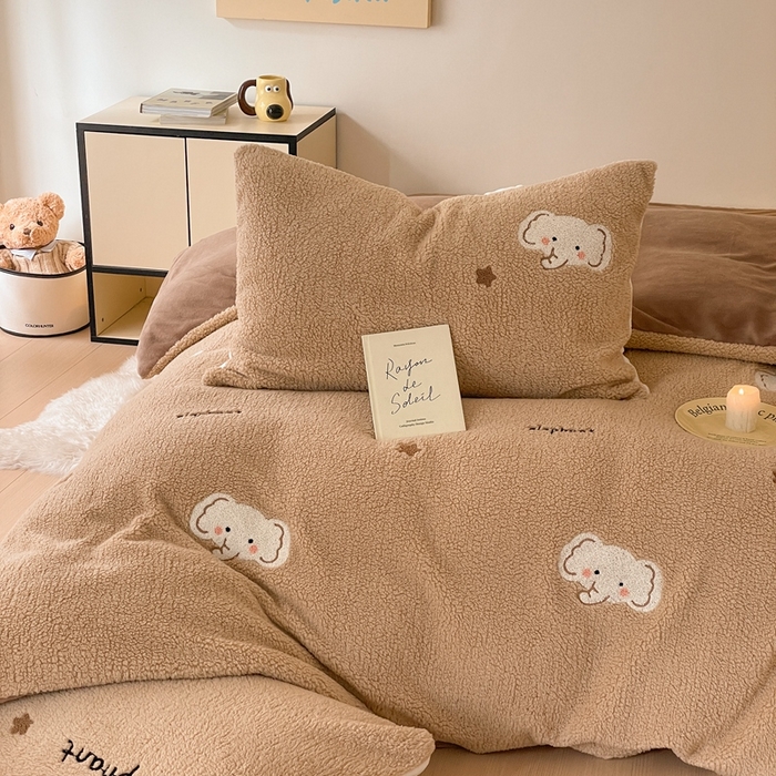 91家纺网 家纺一手货源 找家纺 川悦生活 2025新款泰迪绒毛巾绣卡通四件套 星空小象