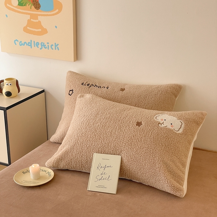 91家纺网 家纺一手货源 找家纺 川悦生活 2025新款泰迪绒毛巾绣卡通四件套 星空小象